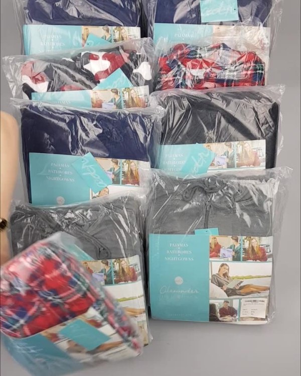 Фотография  242 - Халаты, комбинезоны (семейный) СТОК CAN#10 кг, ЛОТ №4448 оптом в Майкопе и Адыгее