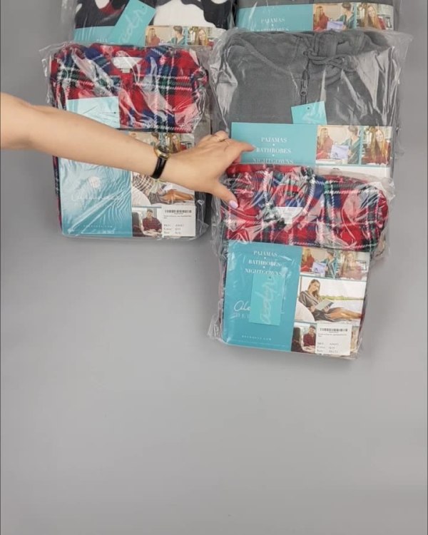 Фотография  328 - Халаты, комбинезоны (семейный) СТОК CAN#10 кг, ЛОТ №4451 оптом в Майкопе и Адыгее