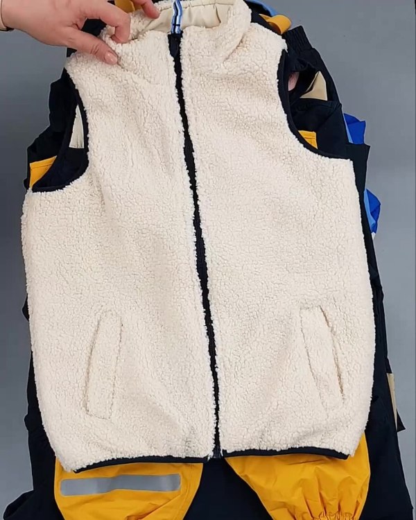 Фотография  875 - Верхняя одежда TCM kids 074#7 кг, ЛОТ №6681 оптом в Майкопе и Адыгее