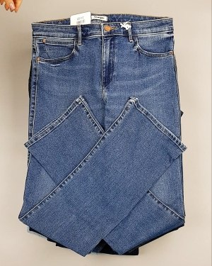 Фотография  464 - Джинсы WRANGLER м/ж#8,1 кг, ЛОТ №7011 оптом в Майкопе и Адыгее
