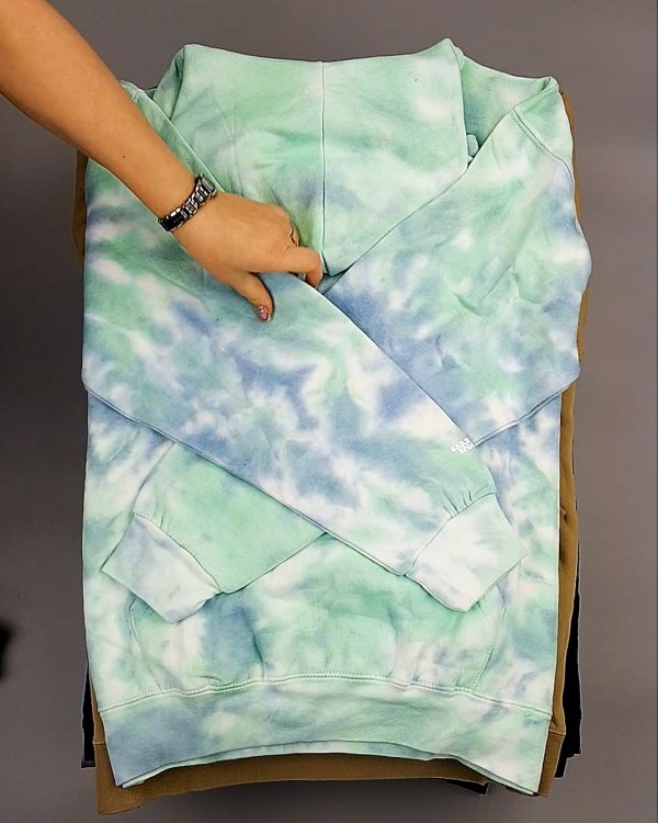 Фотография  431 - Толстовки СТОК CAN 0424#10 кг, ЛОТ №7447 оптом в Майкопе и Адыгее