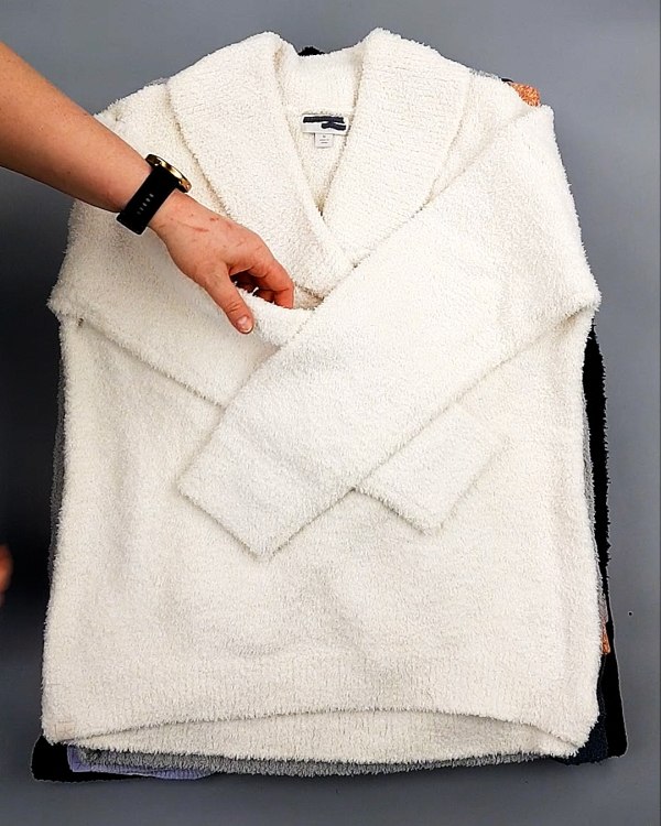 Фотография  370 - Джемпера СТОК CAN 084#7 кг, ЛОТ №7648 оптом в Майкопе и Адыгее