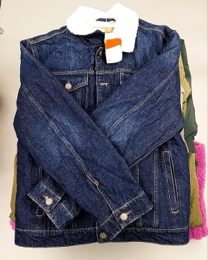 Купить Верхняя одежда м/ж C&A 025#10 кг оптом в Майкопе и Адыгее