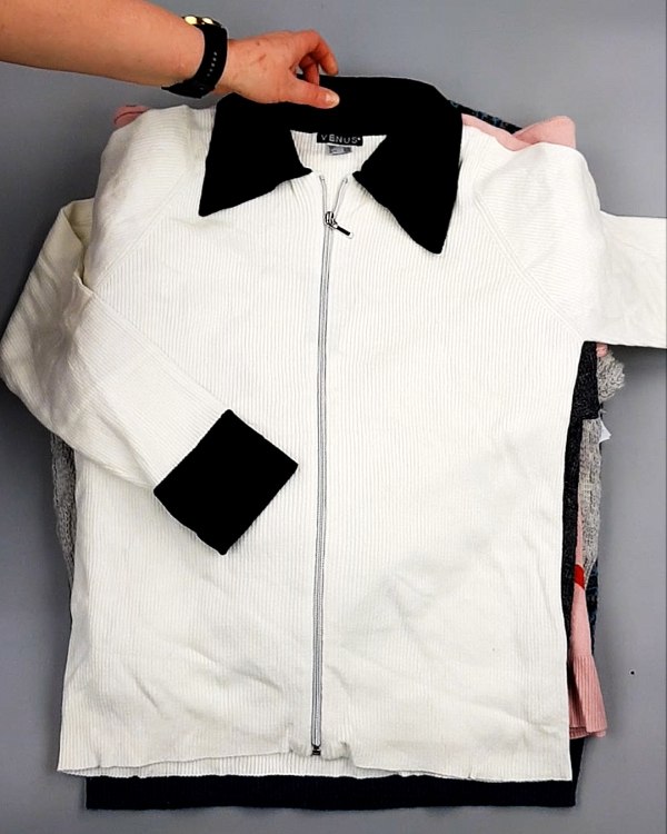 Фотография  395 - Джемпера СТОК CAN 084#7 кг, ЛОТ №7650 оптом в Майкопе и Адыгее