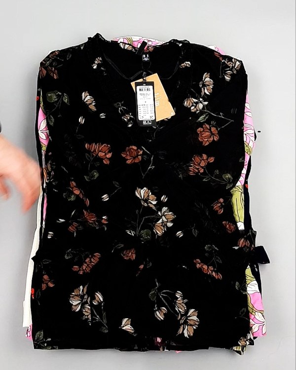 Фотография  825 - Блузки Bestseller 44#5 кг оптом в Майкопе и Адыгее