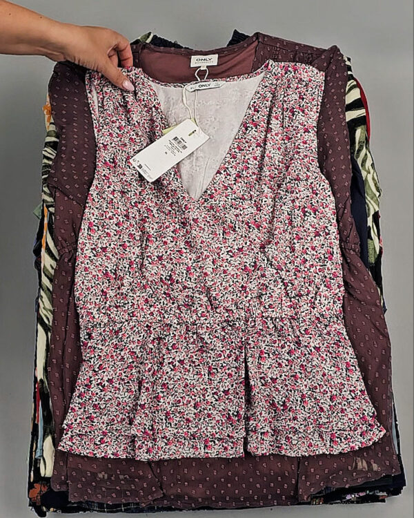 Фотография  447 - Блузки+Джемпера Bestseller Summer 045 B#8,5 кг, ЛОТ №9039 оптом в Майкопе и Адыгее